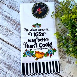 NWT Suzy Toronto Tea Towel | 💋 I Kiss Better Than I Cook 💋